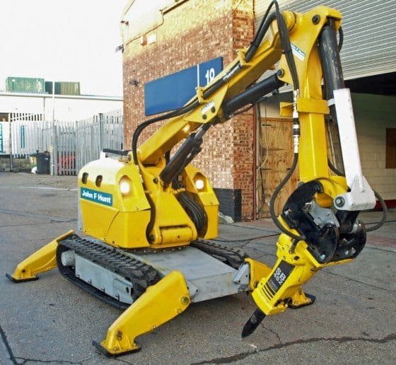 BROKK 330 ROBOTIC DEMOLITION MACHINE